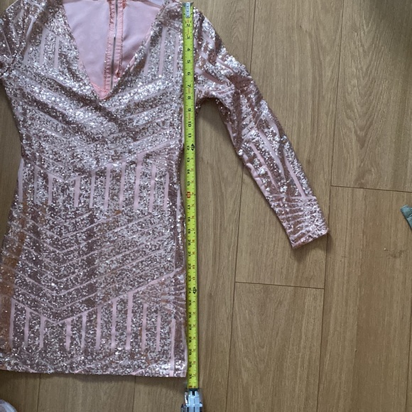 Rose gold sequin mini dress - Picture 3 of 5